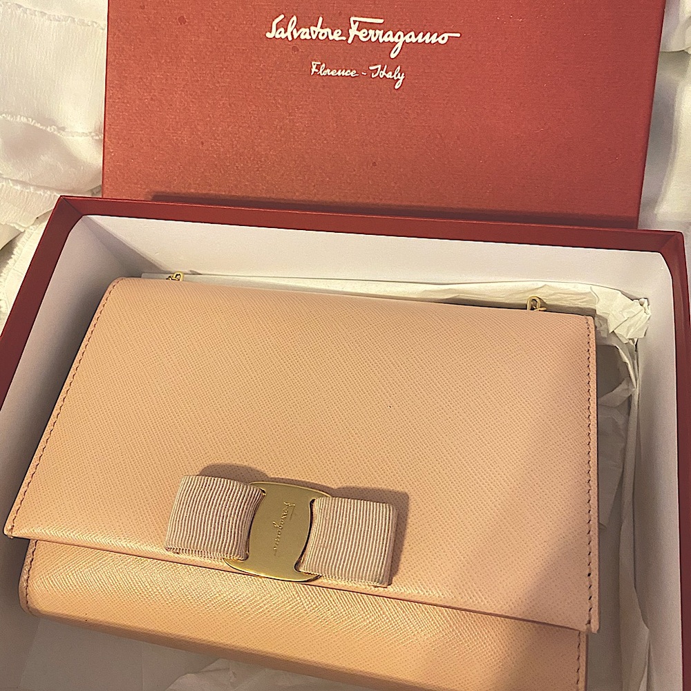 Salvatore Ferragamo Crossbody Chain Bag